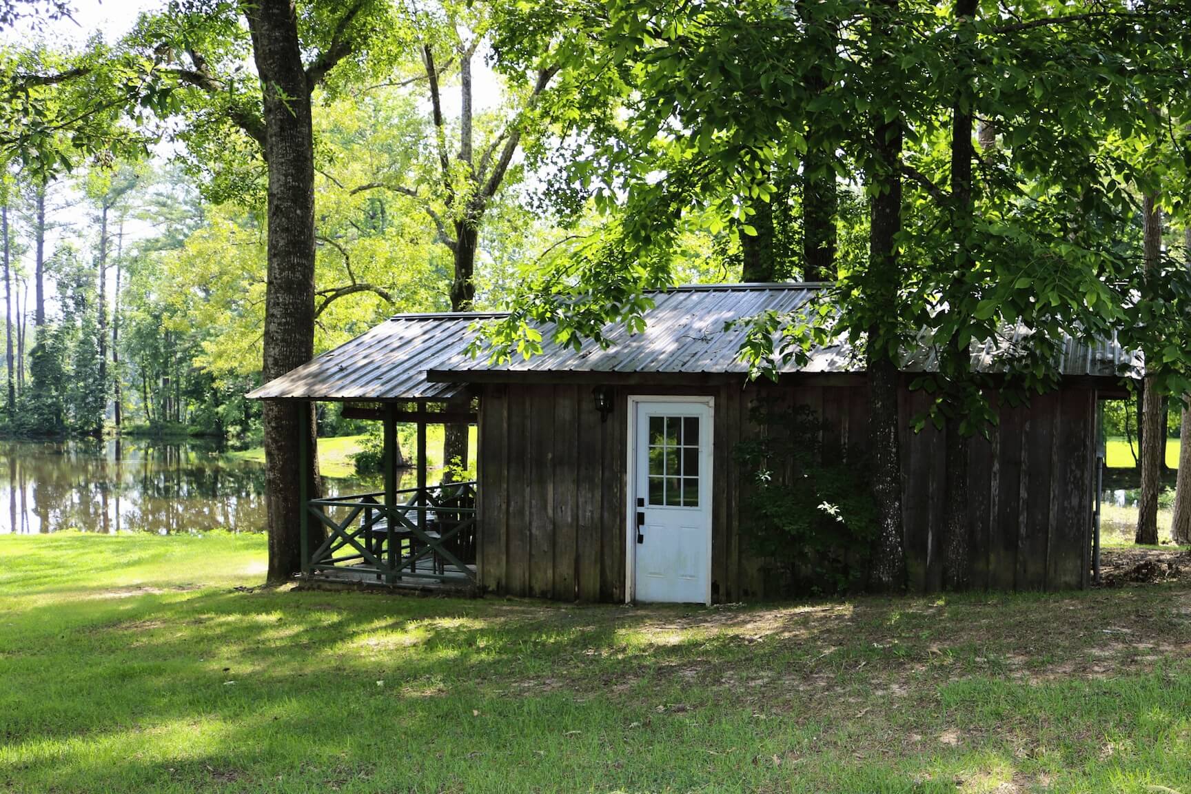 Blue Heron Lake Wedding Venue Mississippi King Kahuna Fishing Cabin (1)